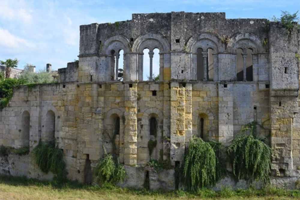 Visit the medieval town of Saint-Emilion
