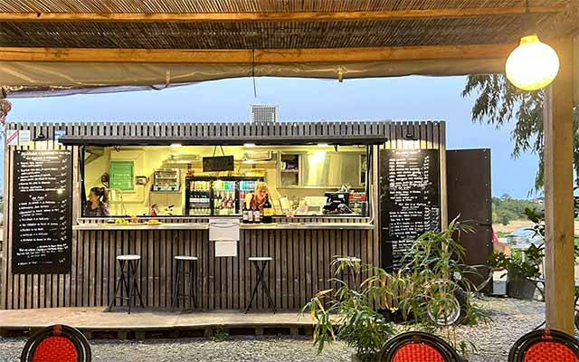 Restaurant Chez Mémé, la guinguette au pied des moulins